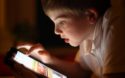 Tecnologia / Un’inchiesta mette a nudo i rischi per i bambini. “Le app inducono dipendenza. Servirebbe una recuperata cultura dell’infanzia”