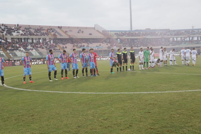 Calcio Catania / Sei gol alla Paganese e tre punti per riagganciare il Lecce