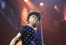 Concerti / Incanta Acireale il “Wanted Italia Tour”di Zucchero, che raccomanda anche di non fare vita virtuale su Fb