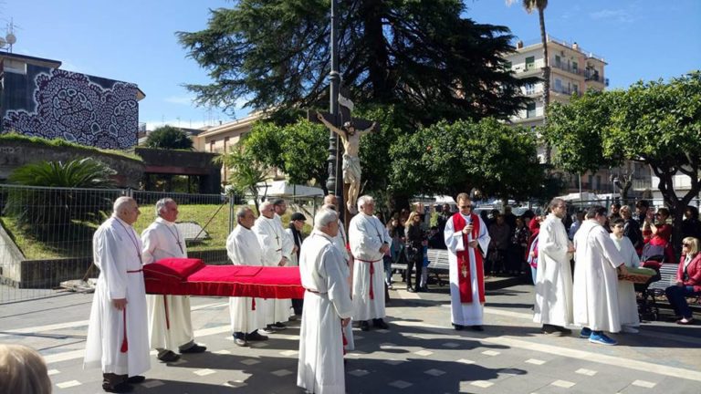 Valverde / Intenso Venerdì Santo al Santuario. Il parroco Nei: “Siamo chiamati a riflettere sulla Passione di Cristo”