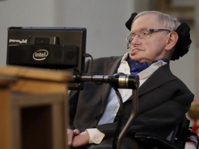 Scienza / “Stephen Hawking non era ateo”. Il ricordo di mons. Sánchez Sorondo
