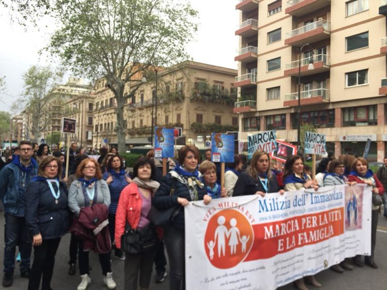 Palermo / In migliaia in marcia per sostenere la Famiglia e affermare il diritto alla Vita