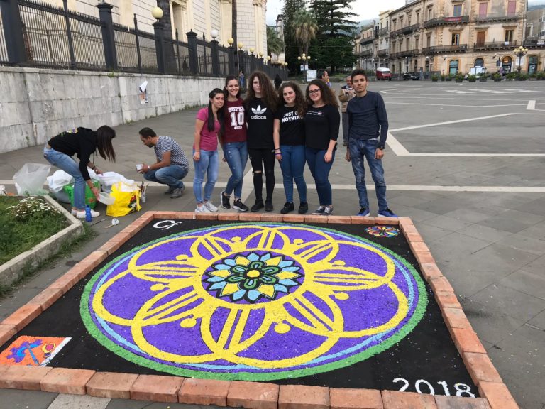 Giarre / Festa di Sant’Isidoro: coriandolata e corteo storico animano le strade del centro cittadino