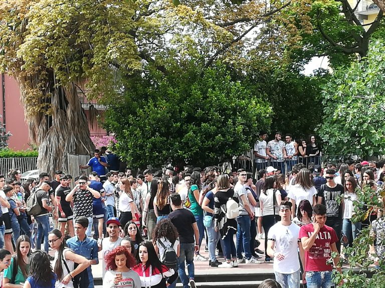 Giarre / Centinaia di studenti a lezione di…creatività. Al Parco Jungo l’annuale appuntamento organizzato dai licei