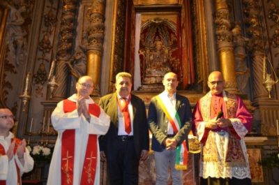 Diocesi / Anche il neo sindaco di Acireale Alì ha accolto i cento pellegrini maltesi in visita alla Cattedrale