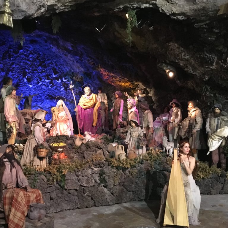 Acireale / La musica celtica di Ginevra Gilli incanta il pubblico della “Grotta”