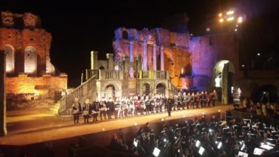 “Sesto senso opera festival” / A Taormina anche la replica del “Rigoletto” affascina il numeroso pubblico del Teatro Greco