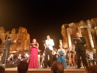 Mythos Opera Festival / Affascinante “Aida” al Teatro Greco di Taormina. Premi a Franco Zeffirelli e Lucia Aliberti