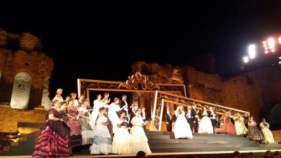 Mythos Opera Festival / Affascinante “Traviata” conquista il teatro Antico di Taormina