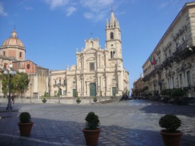 Acireale / Il presidente della “Costarelli”: il giro turistico notturno si arricchisce della tappa al “Presepe alla Grotta”