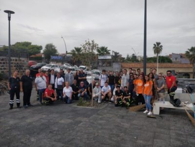 Ecologia / Cinquanta volontari “bonificano” a Catania il borgo di Ognina. Raccolti anche 150 chili di plastica