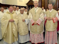 don Mario col vescovo e altri