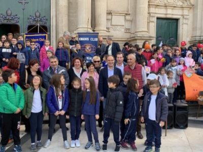 Acireale / Il Comune celebra la Giornata dell’infanzia con un incontro in Piazza Duomo con gli alunni del “Fuccio-La Spina”