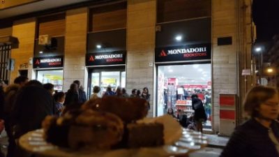 Acireale / Aperto il Bookstore Mondadori. Testimonianza di una giovane lettrice: “E’ come se avessi ritrovato l’Amore”