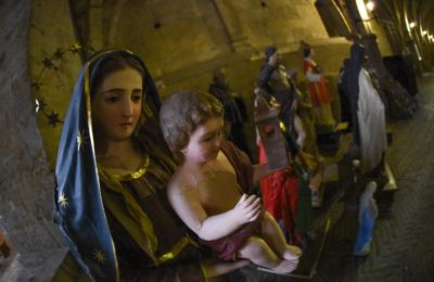 Polemica / Presepe a scuola: la laicità non è negare ma accogliere e distinguere