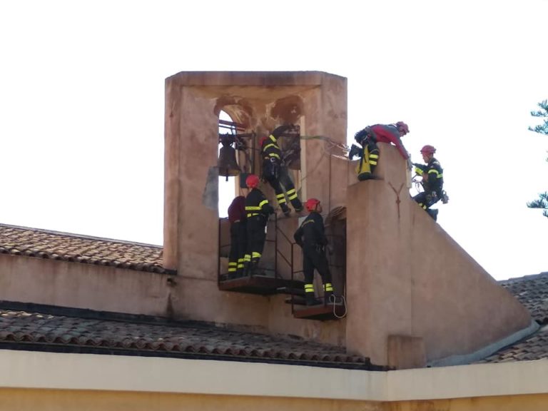 Sisma di S. Stefano 25 / Acicatena, messo in sicurezza il campanile della chiesa del Convento