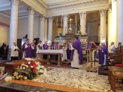 Acireale / Testimonianze di stima e affetto ai funerali di padre Alfio Cantarella, direttore dell’istituto San Michele