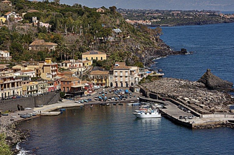 Acireale / Bandito concorso per tesi di laurea che promuovono la valorizzazione del territorio acese