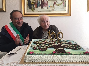 Acireale / La centenaria Enrichetta Leonardi un esempio di vita familiare e di fede
