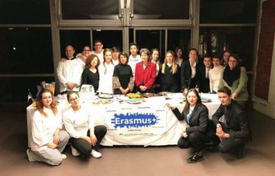 Scuola / Partenariato Erasmus tra l’istituto “Falcone” di Giarre e il Lycée de l’Hotellerie di Bordeaux: la ricchezza della diversità culturale