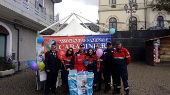 Zafferana / Vendita record di piantine dell’Associazione Carabinieri per “telefono Azzurro