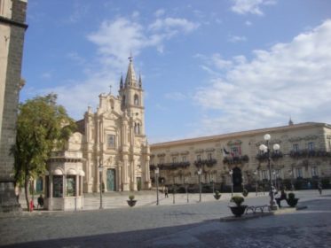 Cultura / “Acireale, città del barocco”guida turistica di Biagio Fichera