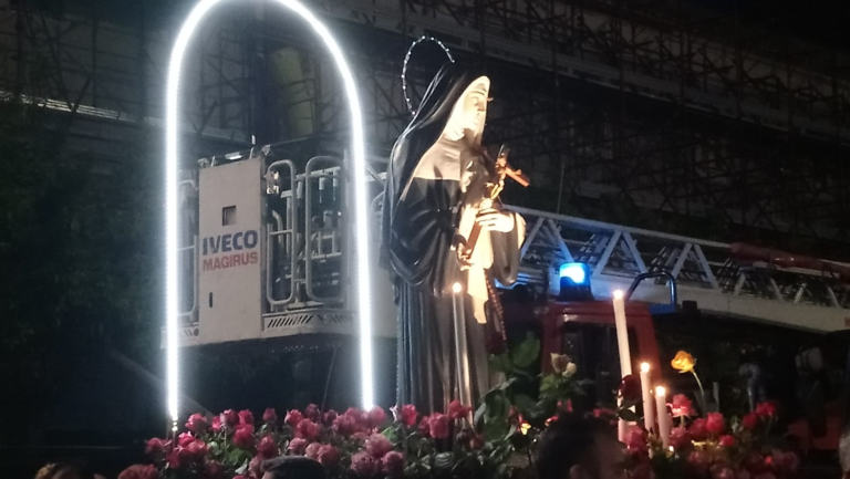 Valverde / Una folla di devoti  festeggia in Santuario S. Rita da Cascia, esempio di fede e perseveranza