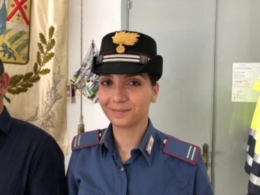 Aci S. Antonio / Il sindaco Caruso incontra il maresciallo Sara Scirocco, prima donna comandante della Stazione Carabinieri