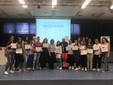 Dispersione scolastica / Diplomi a 19 studenti dell’istituto De Sanctis di Paternò per un progetto del consorzio “Il Nodo”
