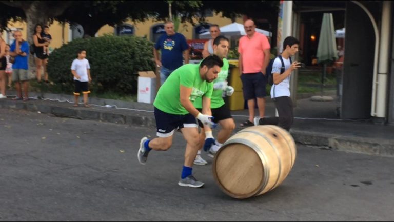 Riposto / Gli spingi-botti di S. Venerina vincono il Palio di Eustachio