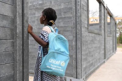 Riciclo rifiuti / Unicef, plastica usata trasformata in mattoni per costruire scuole in Costa d’Avorio