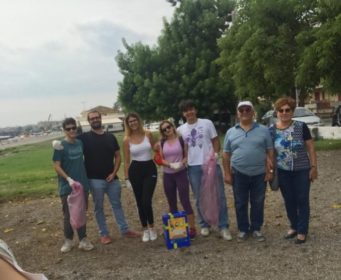 Volontariato e ambiente / I ragazzi del Leo club Giarre-Riposto puliscono la spiaggia di S. Anna