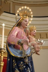 Acitrezza / Si conclude oggi la festa della Madonna della Buona Nuova senza la luminaria del Faraglione grande