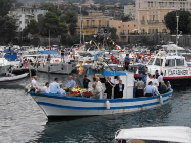 Acitrezza / Sabato  14 la processione marinara della “Bammina” di Ognina