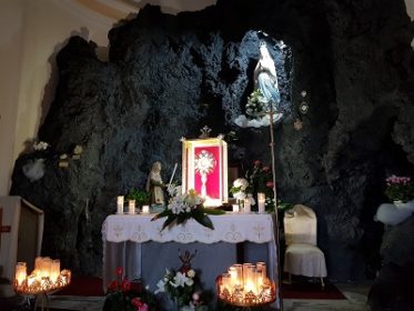 Macchia di Giarre / 250  oranti assicurano da sei anni l’adorazione continua nella chiesa del Calvario