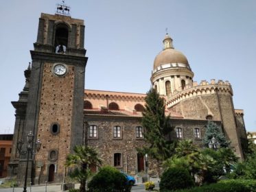 Randazzo / Si espongono le reliquie dei santi per due giorni nelle tre antiche chiese maggiori