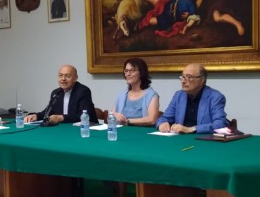 Incontri culturali / Il preside Sciacca : “Verità dei poeti” l’opera di Grazia Cavallaro