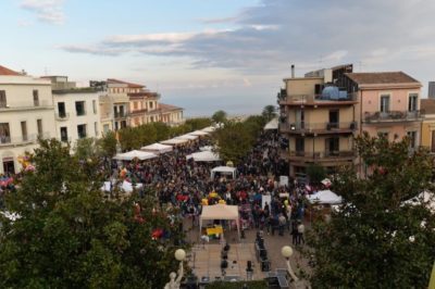 Ottobrata zafferanese- 3 / Domani seconda domenica dedicata al miele e poi degustazioni, musica e sbandieratori