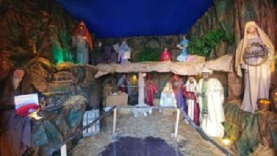 Tempo di Natale / I due presepi di Cosentini: l’ottocentesco in una casa, il vivente nel parco con l’ultima recita per l’Epifania