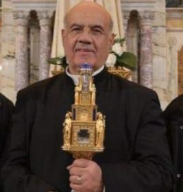 Mascali / Anche il reliquiario della Madonna delle Lacrime di Siracusa per il 45° di sacerdozio del parroco Di Bella