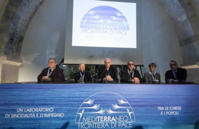Mediterraneo frontiera di pace / A Bari primo confronto tra i vescovi su trasmissione della fede: “Si vive una Chiesa di popolo”