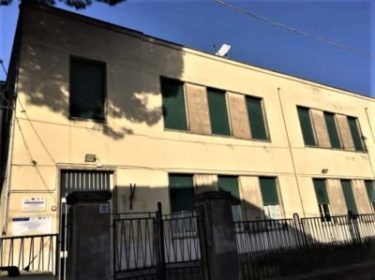 Aci Platani / Al freddo gli alunni dell’istituto “Giovanni XXIII”, fanno lezione con i cappotti