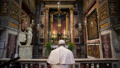 Coronavirus / Il Santo Padre a Santa Maria Maggiore e San Marcello al Corso invoca la fine della pandemia