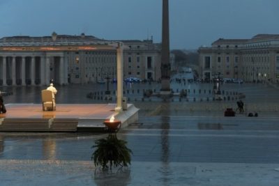 Coronavirus / 27 marzo, giornata indimenticabile: la carezza del Papa, la carezza di Dio