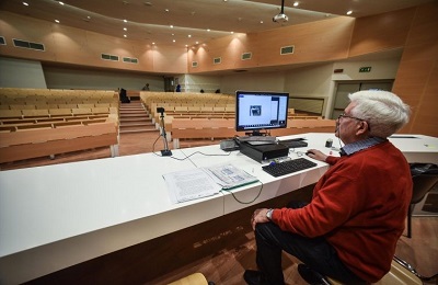 Coronavirus e dintorni / La scuola a distanza si riscopre comunità e responsabilizza di più studenti e scolari