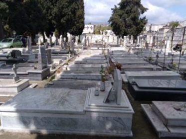 Aci Sant'Antonio Iniziativa comune fiori cimitero