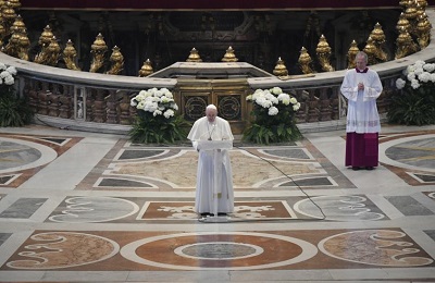 Messaggio urbi et orbi / Papa Francesco: non è tempo di egoismi, di debiti, di sanzioni