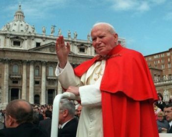 Rai Vaticano / Papa Wojtyla protagonista del reportage “L’uomo in bianco” domenica 10 su Rai Uno