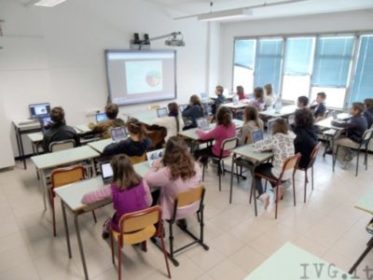 Scuola e coronavirus /  Proposte della ministra Azzolina: a settembre classi sdoppiate e didattica intensiva  e modulare