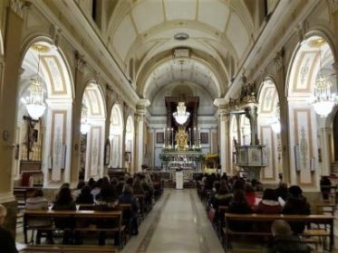 Aci Platani / Si riapre la chiesa Madre. Il parroco don Coco: “Ma la nostra strada è ancora in salita”